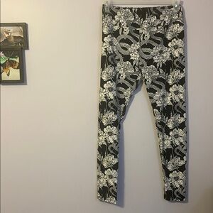Lularoe Floral Snake Black White Leggings size Tall & Curvy